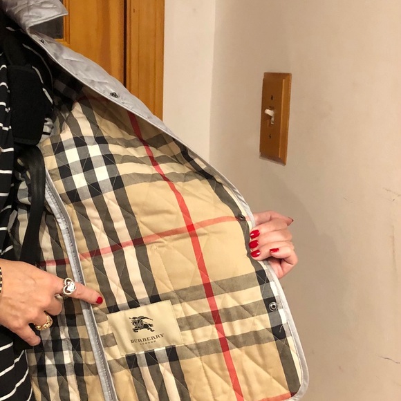Burberry silver quilt jacket Never wore - Picture 8 of 15